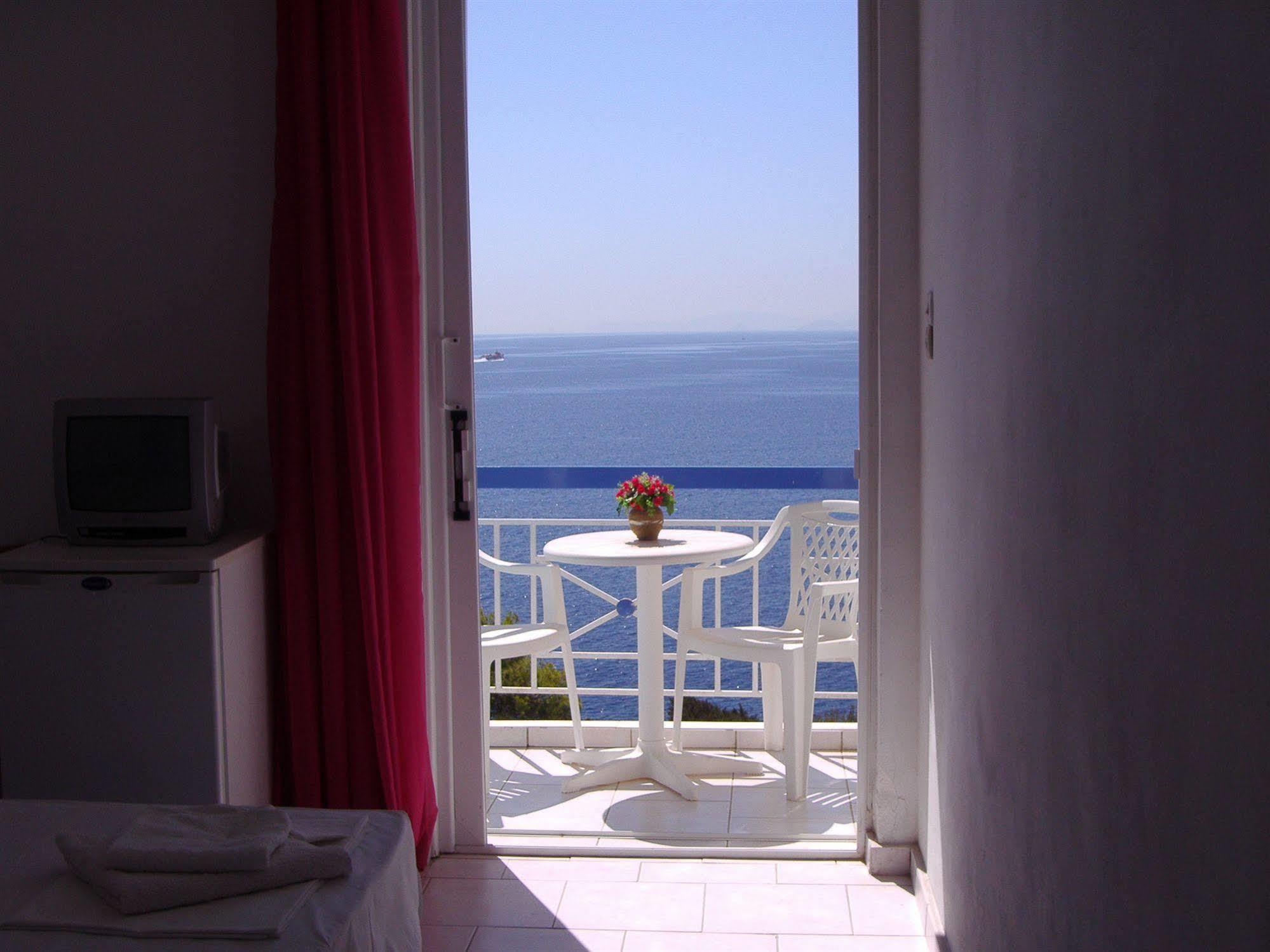 Kavos Bay Seafront Hotel Agia Marina  Exterior foto